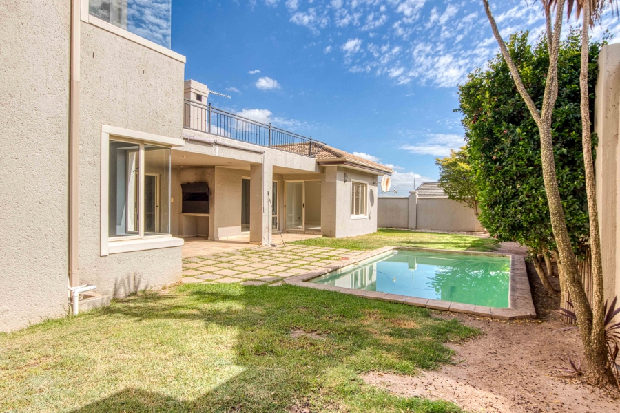 3 Bedroom Property for Sale in Bakkershoogte Western Cape